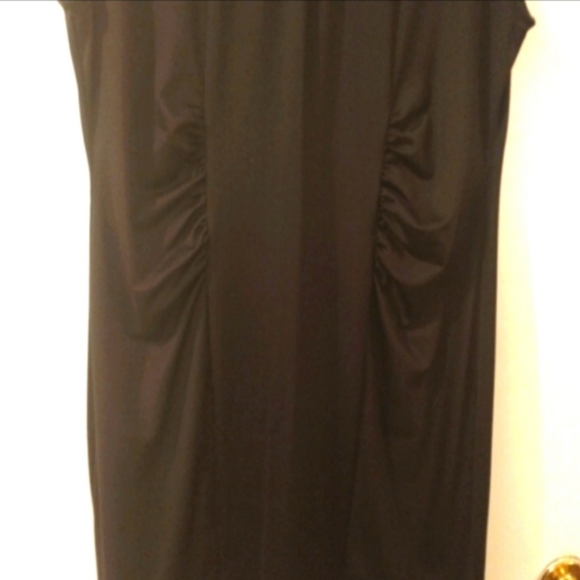 Mid-Rusching Dress - Picture 2 of 6